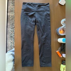 Lululemon black capri leggings